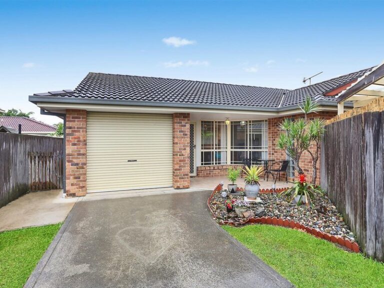 2/5 Eeley Close, Coffs Harbour