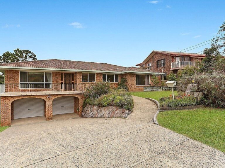 33 Perry Drive, Coffs Harbour
