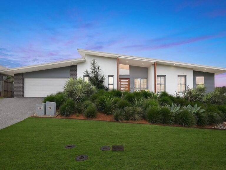 11 Green Bluff Road, Sapphire Beach