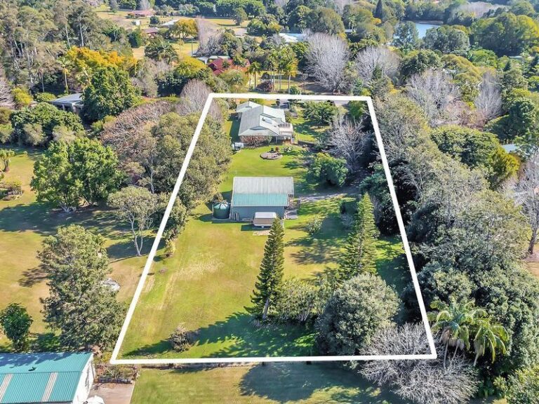 4 Bakker Drive, Bonville
