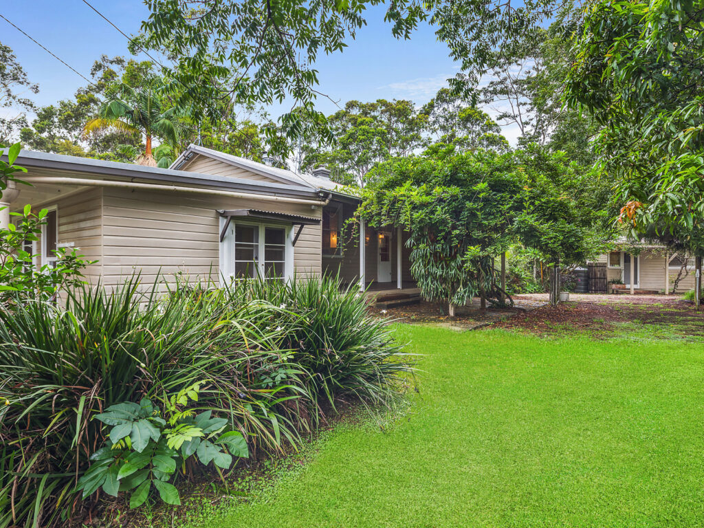 957 Valla Road, Valla