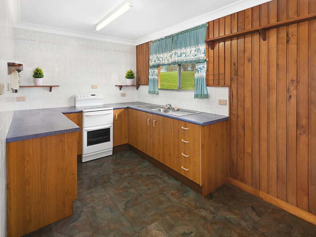 79 Pine Avenue, Ulong