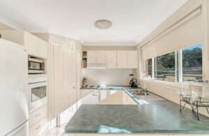 7 Wave Close, Toormina