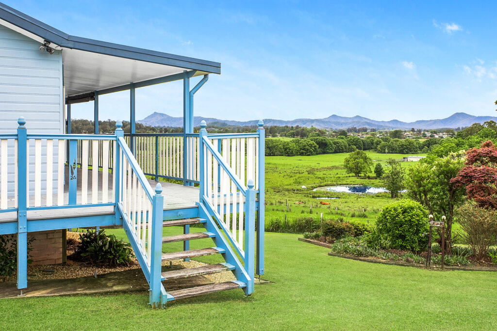 18 Hillview Drive, Congarinni North