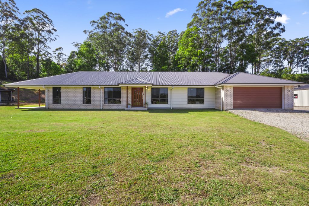 Sold - 19 Saddleback Way - New Property in Newee Creek - Real Estate by Ashlee Downton