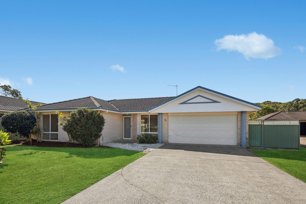 27 Annandale Court, Boambee East