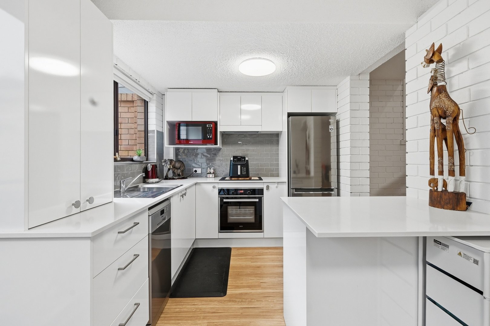 9/57-59 Park Beach Road