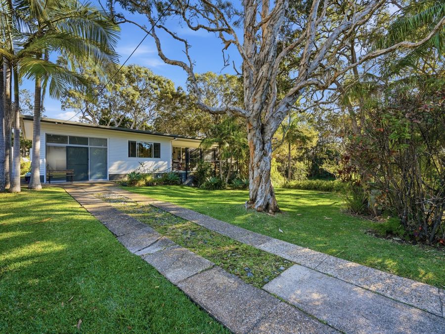 13 Lakeside Drive