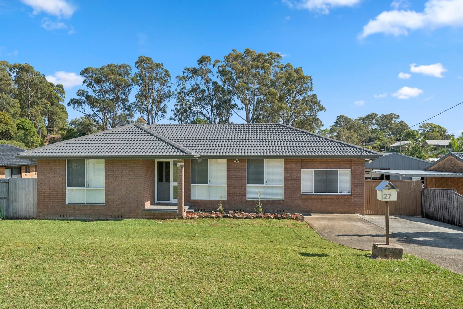 27 Mirroola Crescent